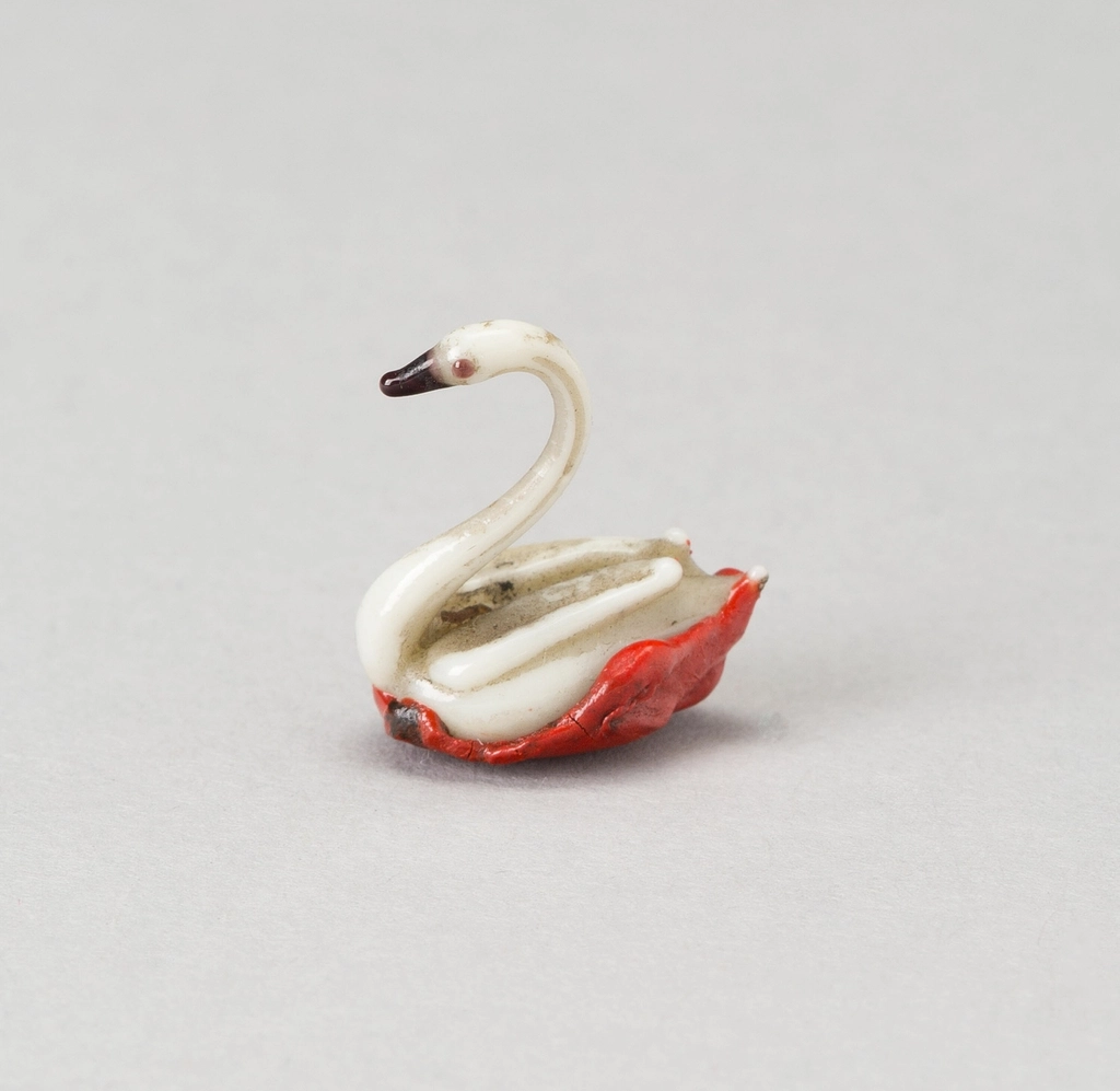 Swan decor accent