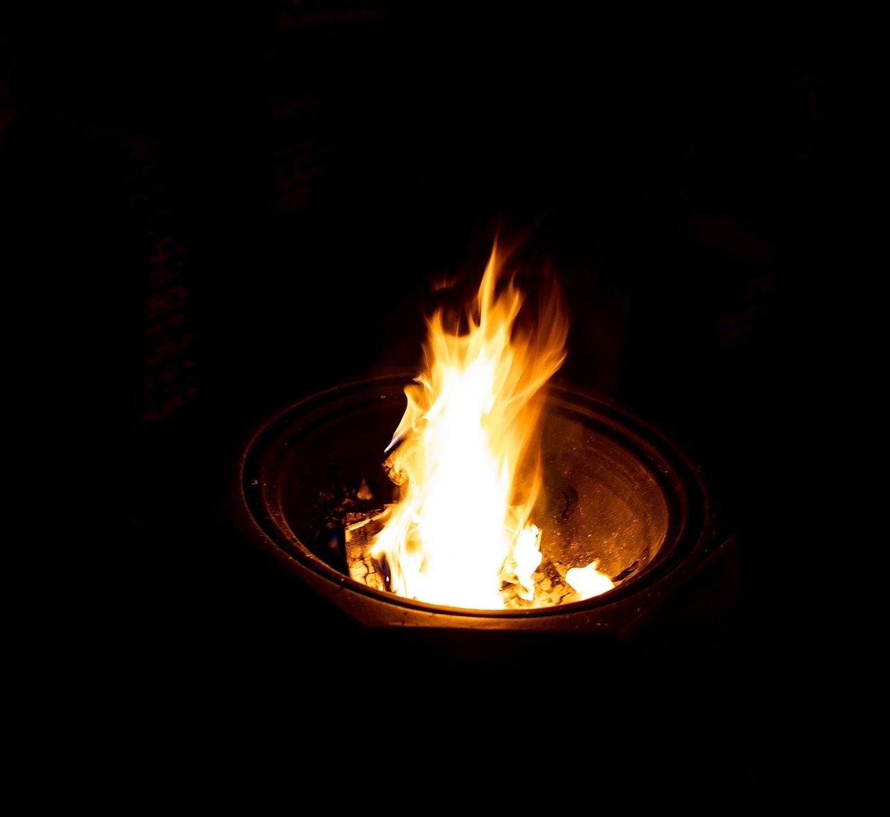 How to Build a DIY Fire Pit Patio for Fall Gatherings