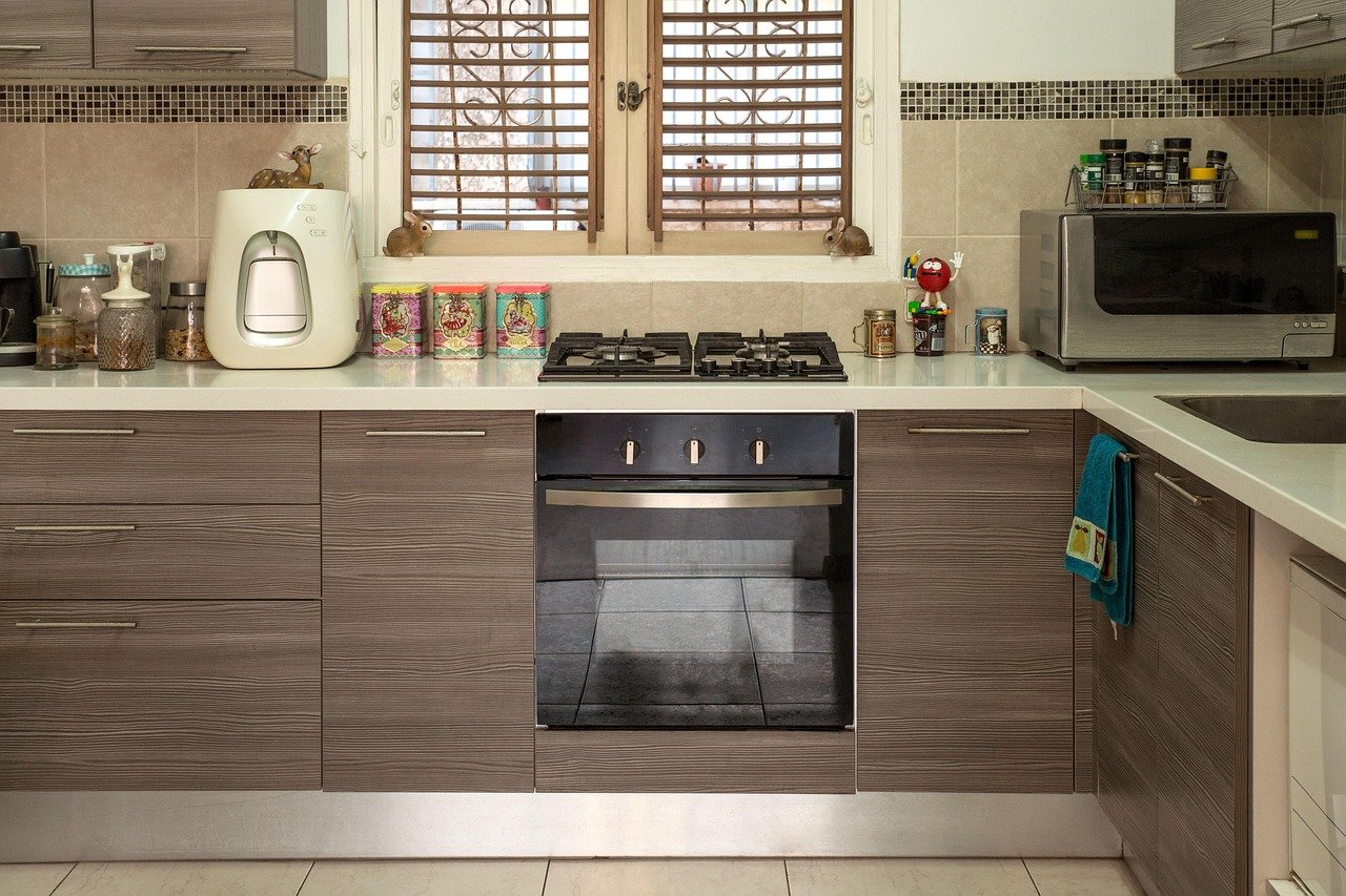 How to Upgrade Cabinet Hardware: A Weekend DIY Kitchen Fix