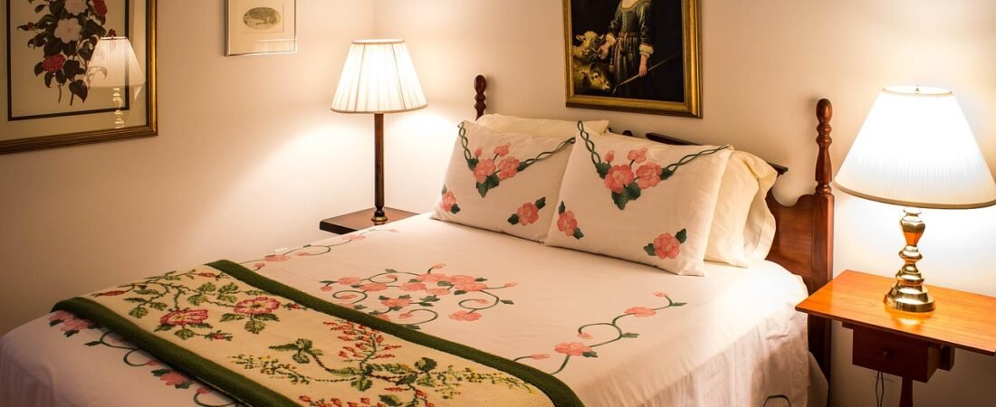 7 Guest Bedroom Upgrades Interior Designers Swear By for 2026
