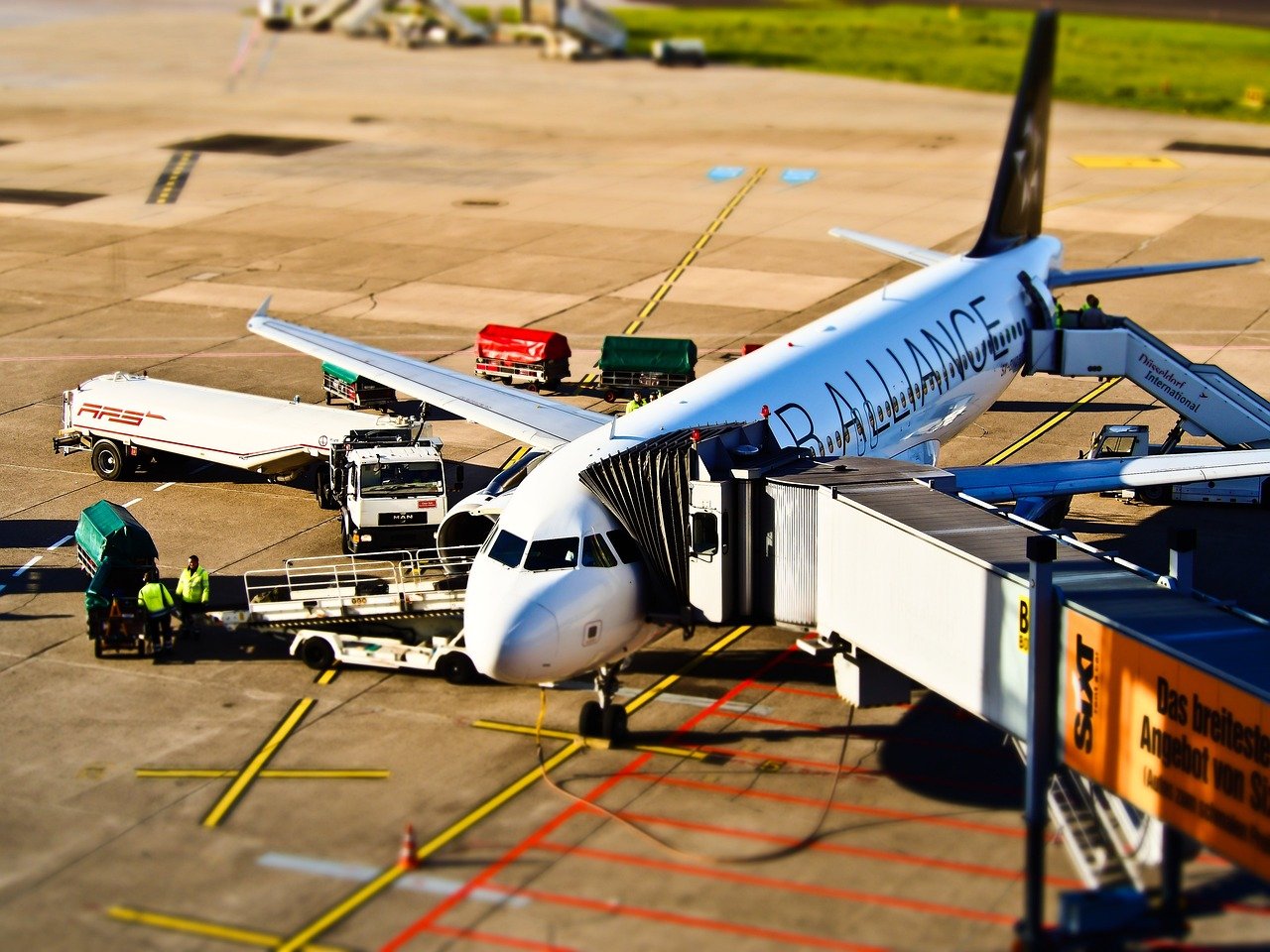 6 Suitcase Packing Trends Organized Travelers Follow in 2026
