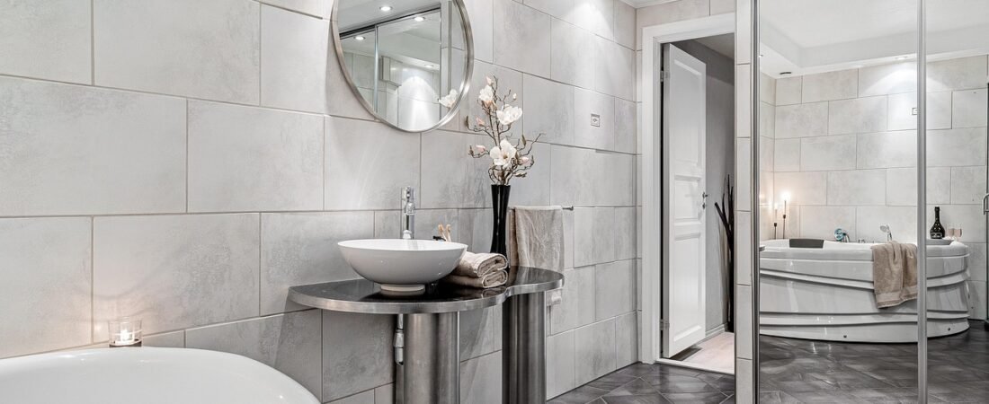 Powder Room Trends 2026: 7 Upgrades That Wow Guests
