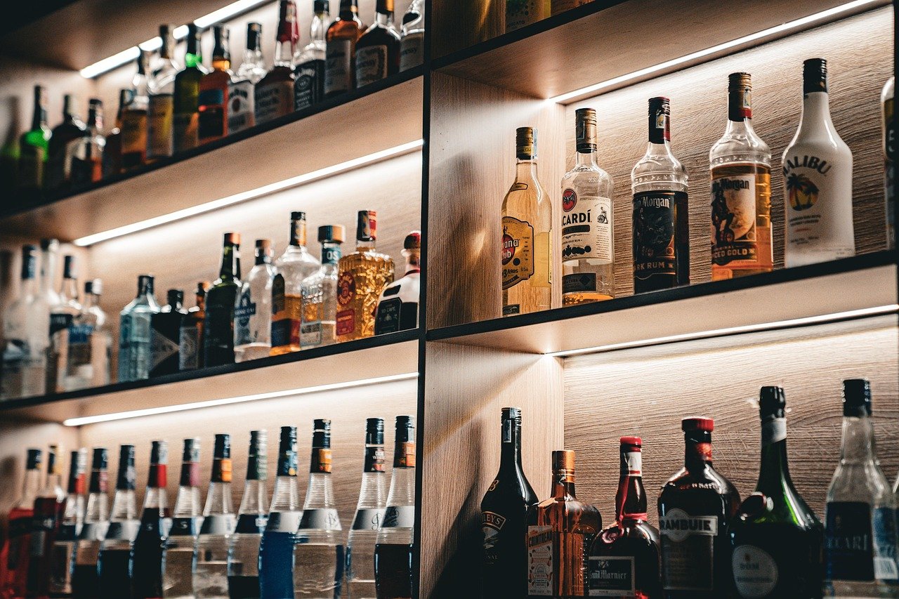 Built-in wine bar niche