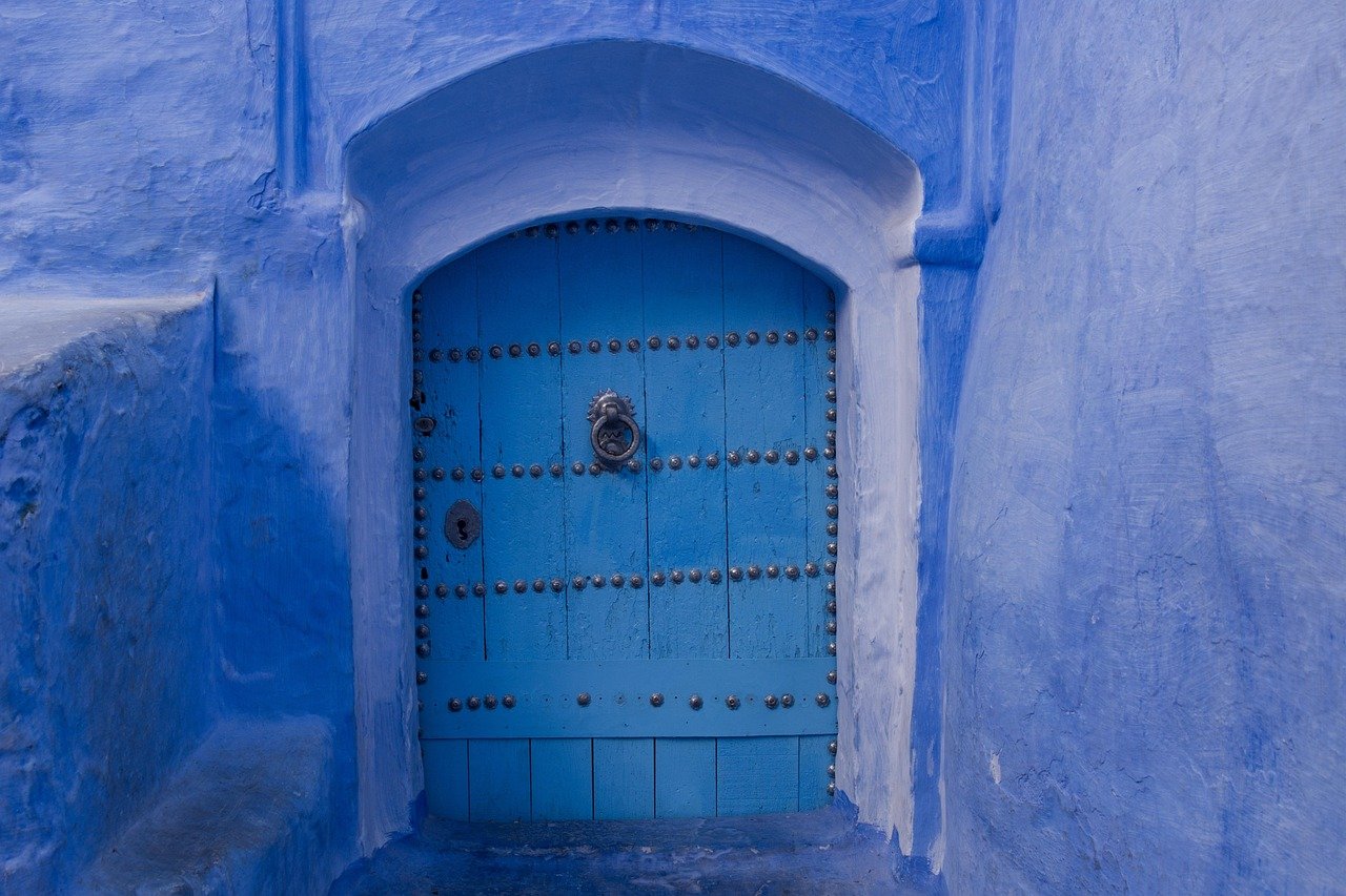 Door draft stopper at the base of an exterior door