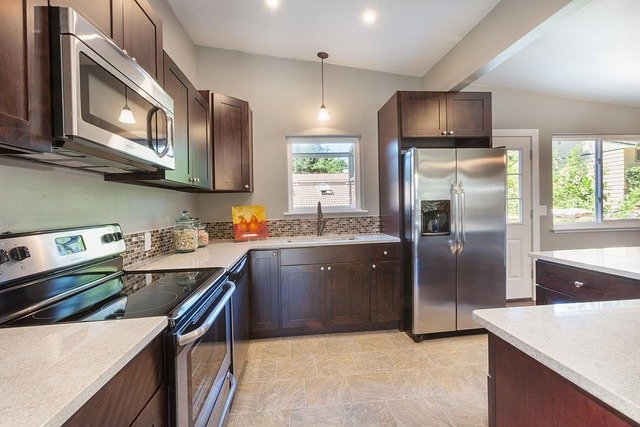 Kitchen cabinets with a discreet magnetic locking mechanism inside the door