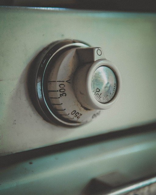 Stove with clear plastic knob covers installed