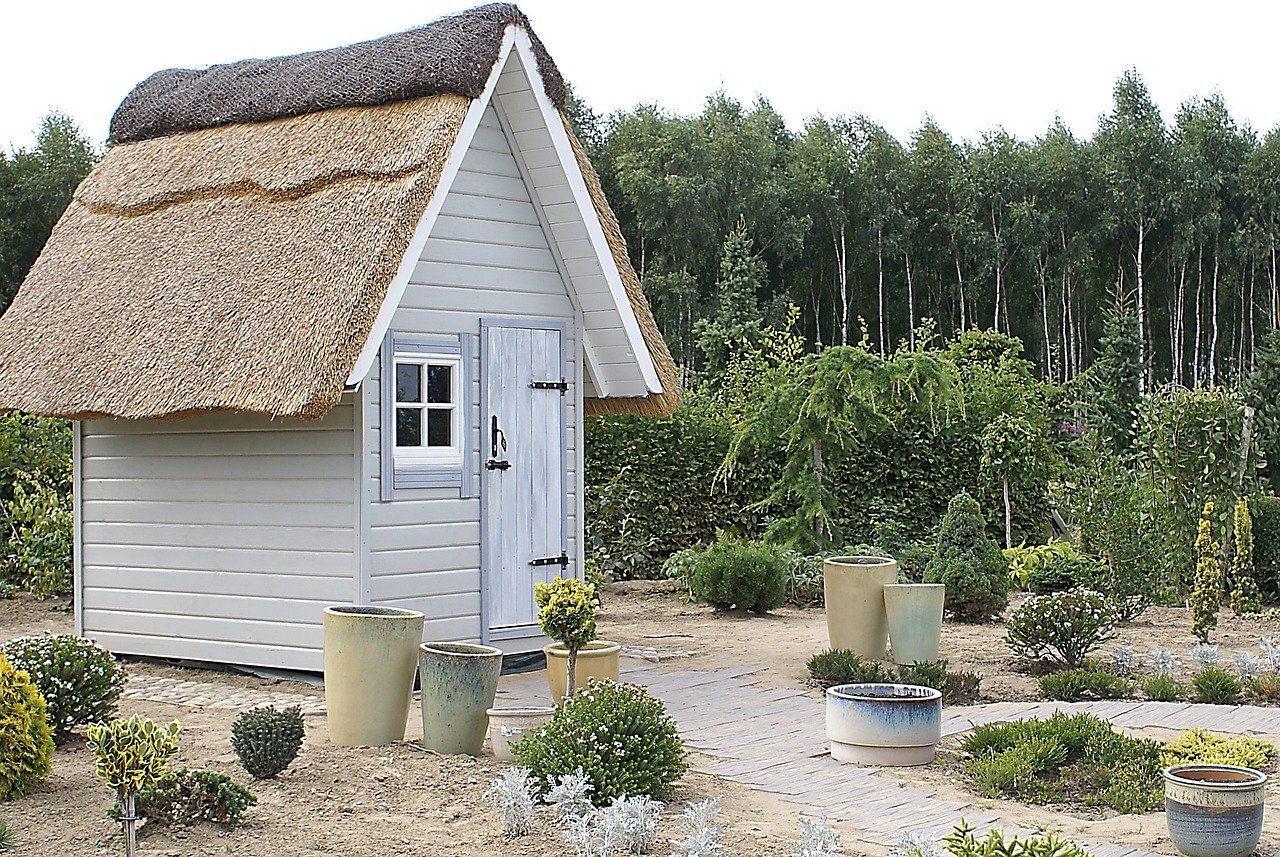Cottage house in a backyard
